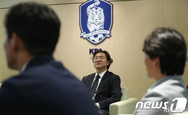 家里陆续来了十几名专业的刑侦人员，对整套房子进行了地毯式的检测，但目前仍然没有找到中毒的源头在哪。